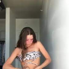 Sexy Teens Ziehen Sich Nackt Aus - Nude Clap