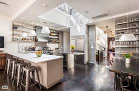 Gwyneth Paltrow S Nyc Apartment Is A Downtown Dream See Why Nyc Apartment Luxury Interior Design Kitchen Townhouse Interior