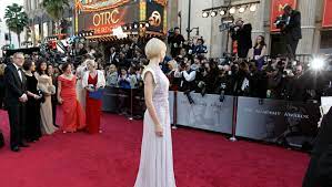 Kaufen sie die beste kollektion von abendkleidern und outfits auf dem roten teppich, die sie bei den oscars, grammy und golden globe awards gesehen haben. Oscar Verleihung Ein Platz Am Roten Teppich Manager Magazin