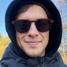 То есть мужик женится только для того, чтобы кого-то наделить своей  фамилией?