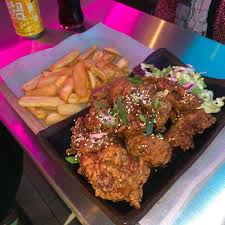 Not only is dinner ready in under 15 minutes, the outsized, deep flavors you get on the plate make it seem like you must have been working in the kitchen for a loooong time. Chibo Korean Chicken Bowls Charlottenburg Berlin Berlin