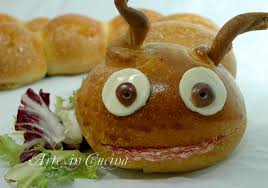 Nel menù dei bambini, consigliamo di non diversificare troppo la scelta. Bruco Di Pan Brioche Per Feste Di Compleanno
