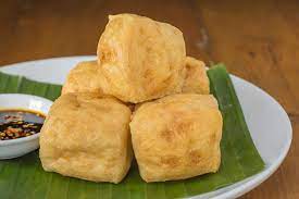 Tahu Pong Tahu Goreng Yang Dicocol Dengan Sambel Kecap Bawang Putih Gurihhh Dan Nagihh Bawang Putih Bawang Tahu