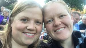 'Fede forhold'-par gik fra stormfuldt forhold til kirkeklokker: 'Har aldrig  haft det bedre sammen'