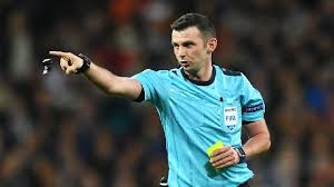 Dalam sebuah pertandingan sepak bola, terdapat satu wasit utama (referee) yang bertugas di lapangan. Pengaturan Skor Sepak Bola Ini Penjelasan Pengacara Wasit Irham Bola Tempo Co
