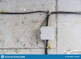 Une innovation en isolation thermique. Peinture Electrique De Conduit D Installation Identifier La Boite Carree De Lightingltg Receptaclerct Travaux De Tube Isolant Et Photo Stock Image Du Installation Ligne 139759680