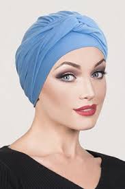 Voir plus d'idées sur le thème coiffures bandana, coiffure avec foulard, idées de coiffures. 140 Meilleures Idees Sur Comment Nouer Une Echarpe Et En 2021 Comment Nouer Une Echarpe Echarpe Nouer Foulard