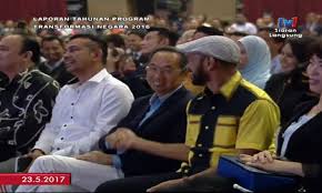 Ni, depan saya ni, nampaknya saudara mat over pun hadir dan mejar david teo pun ada. Mat Over Dan David Teo Bertemu Lagi Kisah Dunia