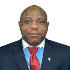 Why Jarrett Tenebe non enter court? ME: Skin Bleaching men are not allowed  😂😂😂😂