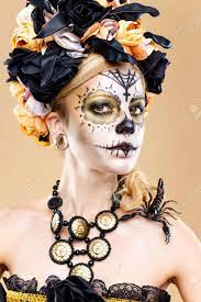 Día de los muertos schnell nähert sich! Attraktive Junge Frau Mit Zucker Schadel Make Up Dia De Los Muertos Mexikanischen Tag Der Toten Frau Mit Zucker Schadel Make Up Und Blumen Kranz Lizenzfreie Fotos Bilder Und Stock Fotografie Image 65966155