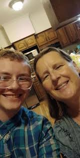 Yesterday I saw the sculpture of Pete Seeger at the Puffin Center by Gary  Sussman, sculpture from Hoosick Falls, in Teaneck, NJ. It is really amazing  and big. I tried to take