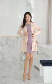 Terlebih bentuknya yang semi span membuat siapapun yang menggunakannya tak usah khawatir akan terlihat gemuk. 18 Model Dress Korea 2020 Untuk Acara Santai Formal Dan Pesta