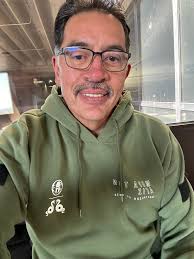 hate the west coast games cause of the late start lol ...but tommorrows  game dont start so late ... GSG!!!