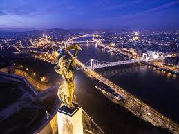 #budapest #citadella #citadelle #hungary #wonder #promenade #landascape #city #paysage noch einen besseren ausblick hat man wenn man die d81b nimmt und zu der citadella nach oben fährt. Citadella