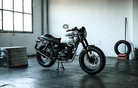 Bosch's calibration to the vehicle's specifications, such as centre of gravity, tyre rolling circumference, etc., means that the system is ideally adjusted to the crossfire 500 x. Brixton Motorcycles