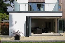 Balkon Des Eckzimmers Mit Zwei Flugelturen Alles Uber Dekoration House Extension Design Flat Roof Extension House Extensions