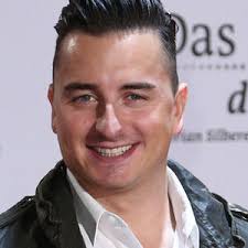 This version is easy to play and much better for a deep voice. Alle Infos News Zu Andreas Gabalier Rtl De Rtl De