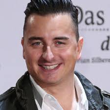 Andreas gabalier tabs, chords, guitar, bass, ukulele chords, power tabs and guitar pro tabs including amoi seg ma uns wieder, so liab hob i di, verdammt lang her, hallihallo, hulapalu. Alle Infos News Zu Andreas Gabalier Rtl De Rtl De