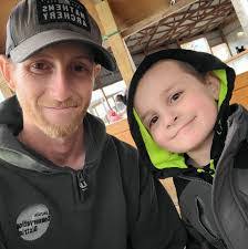 Roger Hooten's Instagram, Twitter & Facebook