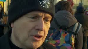 School pay branded prehistoric by striking teachers