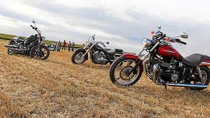 Les jantes en alliage de 18 et 17 pouces sont chaussées de pneumatiques michelin scorcher type 11. Triumph Harley Davidson Kawasaki Und Honda Cruiser Im Test Motorradonline De