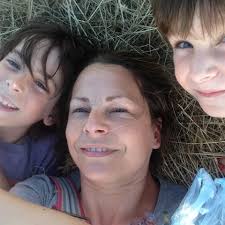 Hoping the power of Facebook can help me reunite someone with a memory ..  looking for a Glenys Boxwell (this is probably her maiden name) she would  of been in Year 4