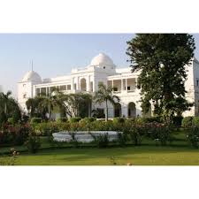 Celebritycrush Saif Ali Khan The Current Nawab Of Pataudi Has A Huge Ancestral Property In His Name In Celebrity Houses Royal Property Bollywood Celebrities