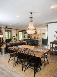 Fixer Upper Old World Charm For Newlyweds Hgtv S Fixer Upper With Chip And Joanna Gaine Joanna Gaines Dining Room Farmhouse Dining Room Farmhouse Renovation