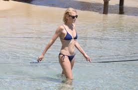 See more of βίκυ καγιά. To Mple Mpikini Poy Epele3e H Biky Kagia Gia Tis Boyties Me Ton Hlia Krassa Kai Ta Paidia Toys Marie Claire O Ti Exei Shmasia Gia Tis Gynaikes
