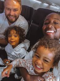 Guess where we are going? #familytravelling #summertrip #tropicalwayoflife  #augustdump