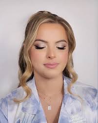 Pretty half pony 💙 • 💄 @bridalmakeupbykat For @ginajostweddings • • • •  #renaultwinerywedding #bridalhair #bridalmakeup #bride #weddinghair  #wedding #makeup #weddingmakeup #bridetobe #hairbylaurliuzzi #updo  #bridesmaids #bridalhairstylist ...