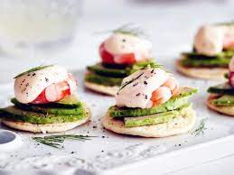 Entremets à la mangue, coco et fruit de la passion : 10 Recettes Faciles D Aperitif Dinatoire Pour Feter Le Nouvel An Comme Il Se Doit L Etudiant Trendy