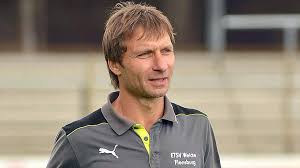 Profil trenera josef zinnbauer pokazuje trenerov prosječan broj bodova po utakmici, statistike njegove karijere (pobjeda/neriješeno/poraz), povijest karijere i posebne podatke poput vremena provedenog. Rl Nord Flensburg Zu Hause Nicht Zu Schlagen