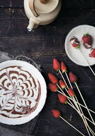 Trempette Au Chocolat 2 Couleurs Pour Fruits Trois Fois Par Jour Recipe Chocolate Dipped Fruit Chocolate Flavors Chocolate Dipped