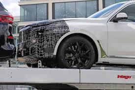 2021 bmw 3 series facelift: 2022 Bmw X7 Facelift Spied With New Headlight Design Autoevolution