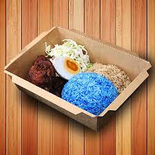 Masakkan ayam tadi dan biarkan hidangan bersalut dengan kuning telur sehingga warna keemasan. Nasi Kerabu With Ayam Goreng Berempah Telur Masin Kelapa Parut Ikan Keropok Ikan Nona