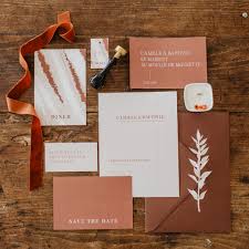 La sélection texte faire part mariage de popcarte vous aidera à créer le faire part classique ou original dont vous rêvez. Faire Part Carton Invitation Save The Date Et Enveloppe Papeterie De Mariage Moderne Graphi Invitation Mariage Moderne Faire Part Mariage Theme Couleur Mariage