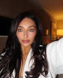 Vanessa Stern's Instagram, Twitter & Facebook