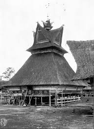 Suku batak karo berbicara dalam bahasa karo, yang dikenal sebagai cakap karo. Batak Karo House North Sumatra Arsitektur Bangunan Indonesia