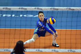Meninas como é que fica a partida de volei? Top 5 Da Libero Camila Brait Com Tres Icones Da Posicao Web Volei