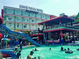 Tidak ada pungutan biaya untuk masuk ke wisata ini, namun untuk membeli makan ikan tombro dikenakan biaya rp 2.000, tiket kolam renang rp 5.000, dan tiket kolam perahu karet rp 15.000. Surya Yudha Park Banjarnegara Wisata Keluarga Dan Hotel Jadi Satu Travelpiknik