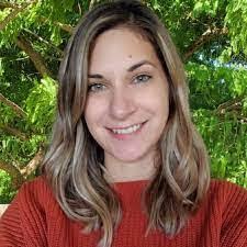 Kari Roche's Instagram, Twitter & Facebook