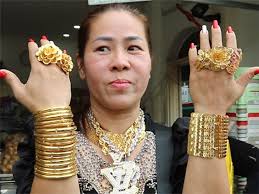 Ông chủ quán ốc đeo 116 cây vàng, bà chủ quán bò nướng đeo 70 cây vàng và  những tiết lộ bất ngờ