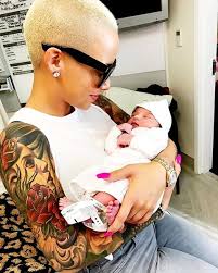 Blac Chyna Amber Rose Amber Rose Shares Photo Of Blac Chyna Rob Kardashian S Baby Pic Dream Kardashian Baby Dream Kardashian Amber Rose