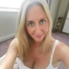 🚨LinkedIN IS NOT A DATING APP🚨 (For the LinkedIN police this picture…