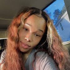 Who serves Honey Hot wings?