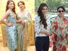 They are not twins but sisters only. Sharmila Tagore And Soha Ali Khan