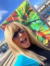 Hi! I'm Adam Hellman and I'm your Fruitcake