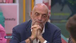 Brosio, che ha riscoperto la gioia di vivere nella preghiera e nell' aiutare i più bisognosi, ha voluto fortemente rendere nota la sua testimonianza. Paolo Brosio In Nomination Grande Fratello Vip Video Mediaset Play