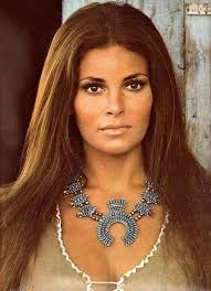Raquel Welch a bombshell beauty of the 1960's. : r/OldSchoolCool